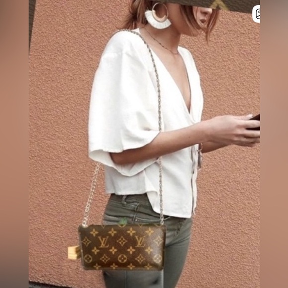 Louis Vuitton monogram full zip Preloved wallet & unbranded, charm, and chain - Picture 1 of 15